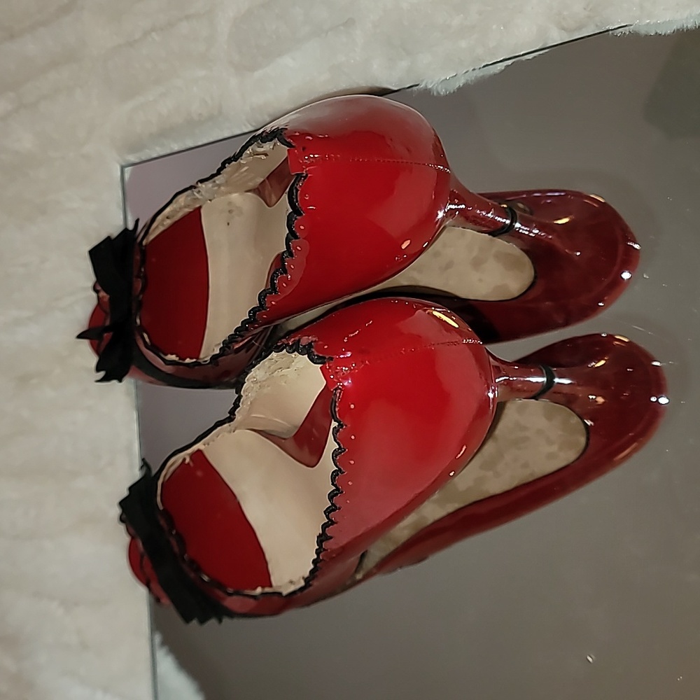 Retro Red Heels - Picture 5 of 12